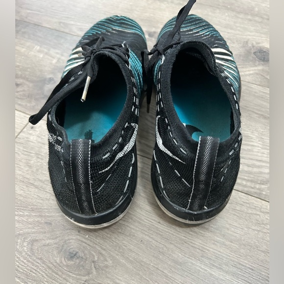 Women’s Nike Free Transform Flyknit Shoes - Picture 5 of 6